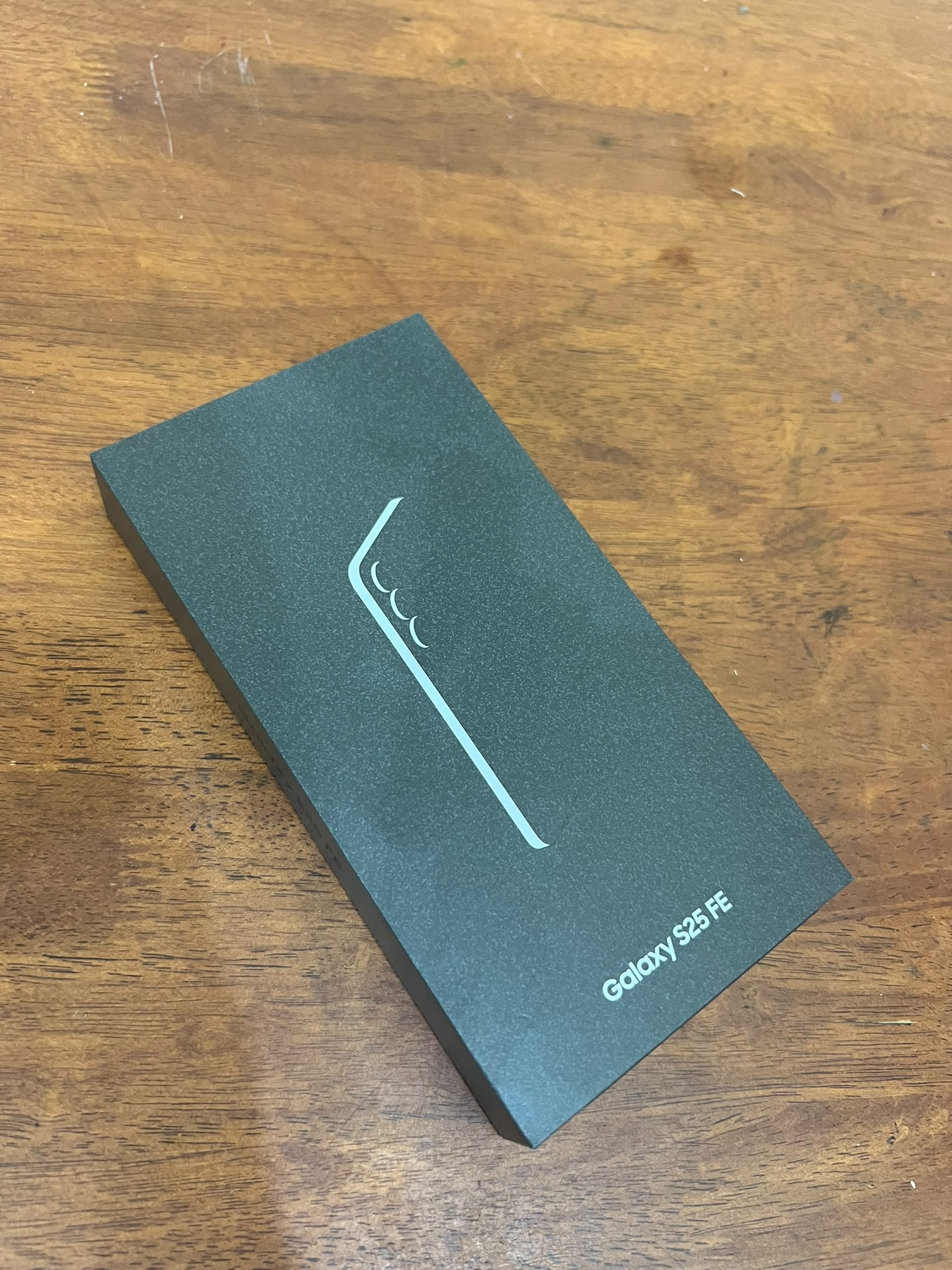 Samsung Galaxy S25 FE 256GB 8GB RAM - White (New, Sealed)