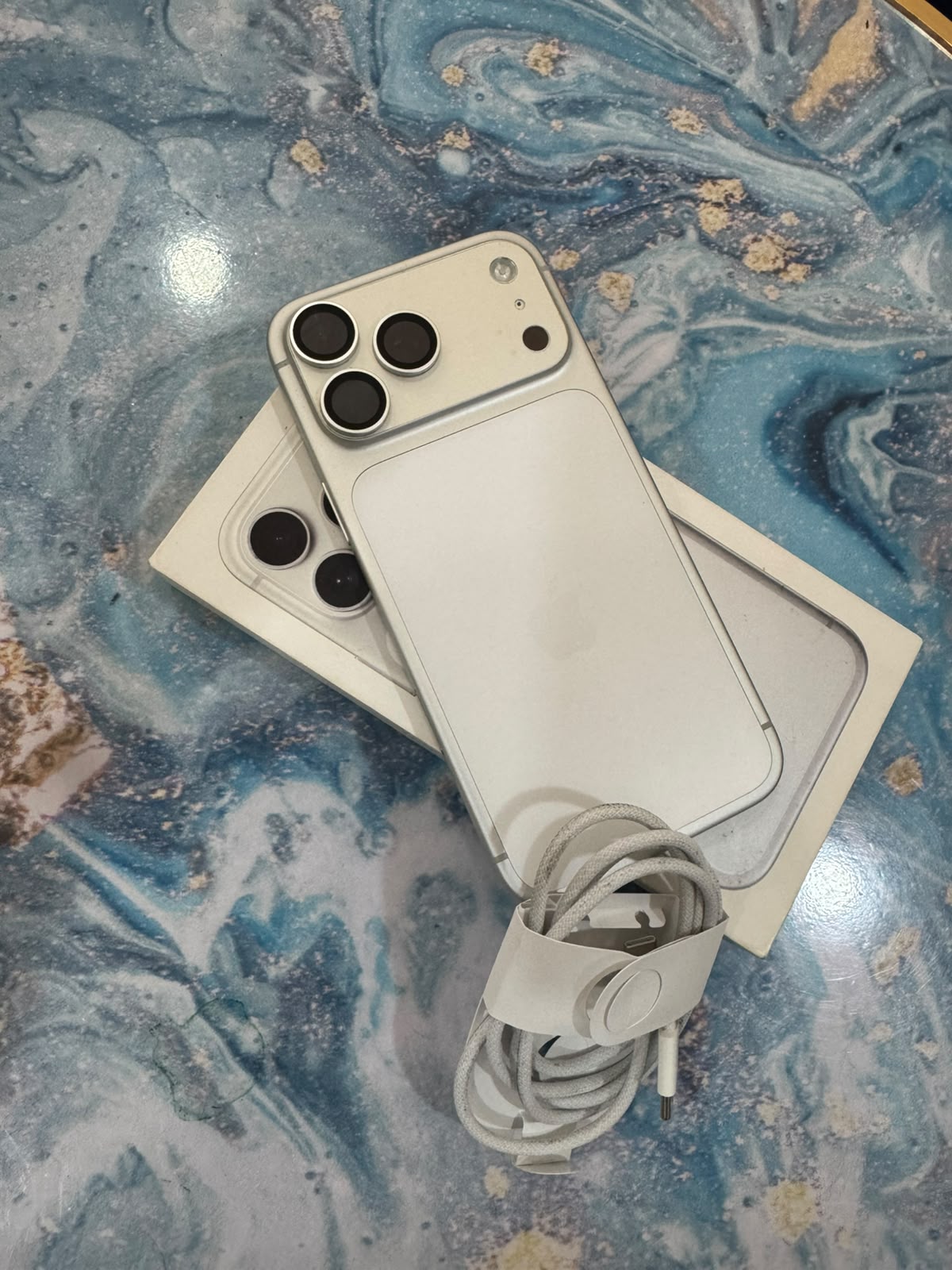 iPhone 17 Pro Max 256GB - Silver